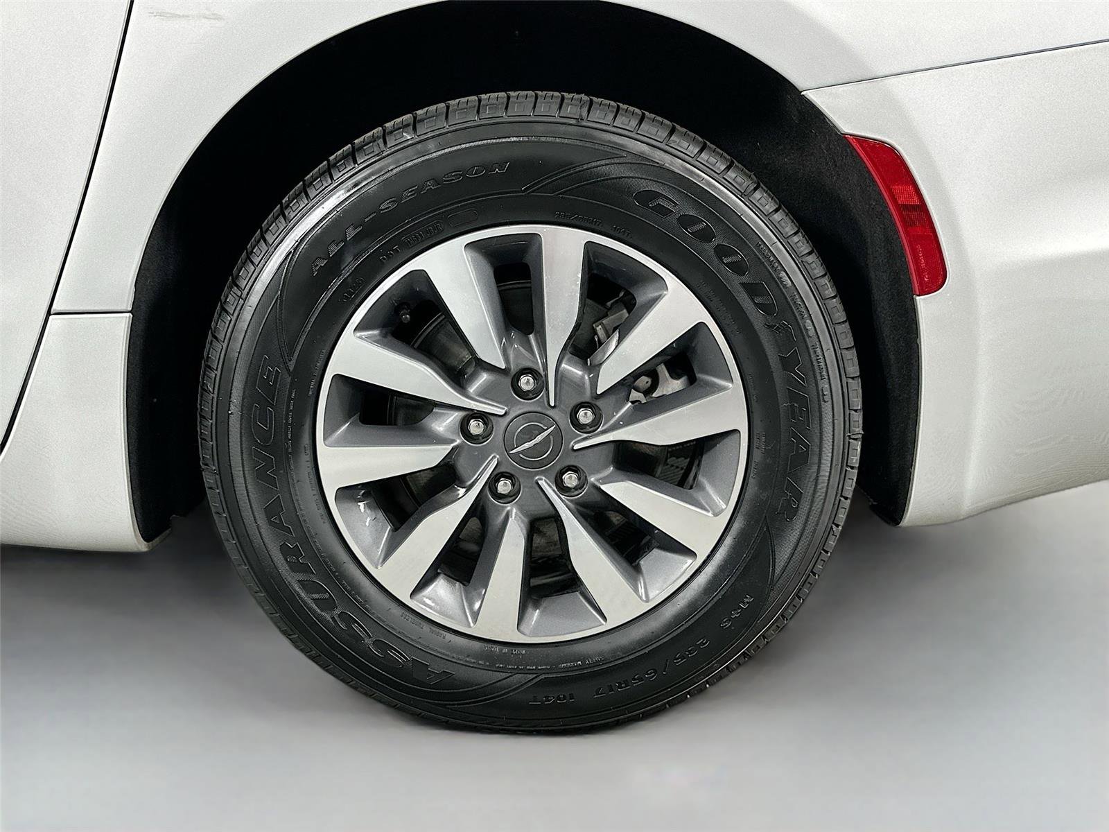 Used 2024 Chrysler Pacifica Select image 31