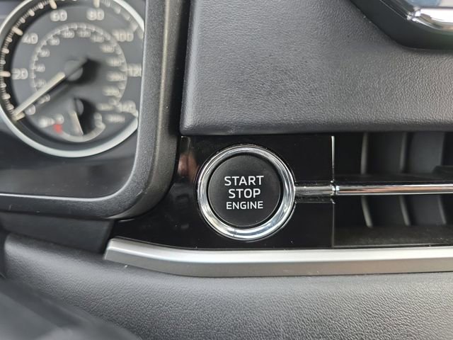 Used 2024 Mitsubishi Outlander SE image 30