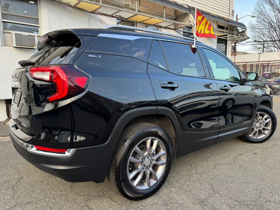 Used 2023 GMC Terrain SLT image 4