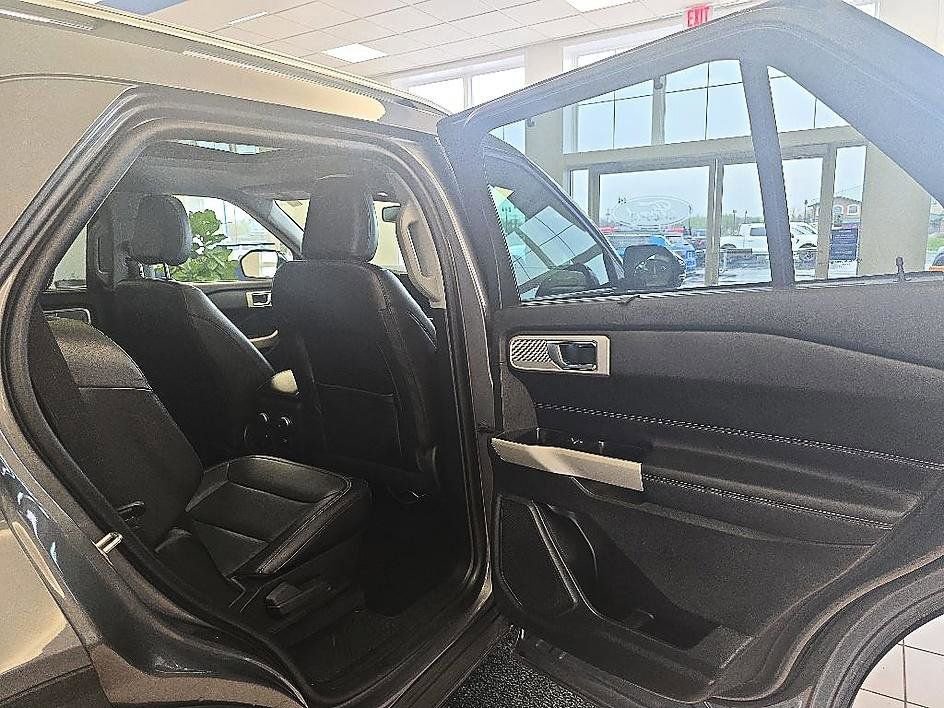 Used 2021 Ford Explorer Limited AWD/4WD image 36