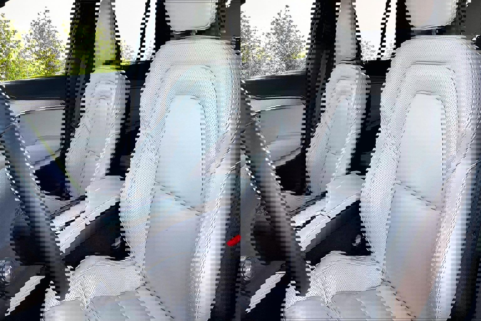 Used 2022 Volvo XC90 T8 R-Design w/ Advanced Package image 25