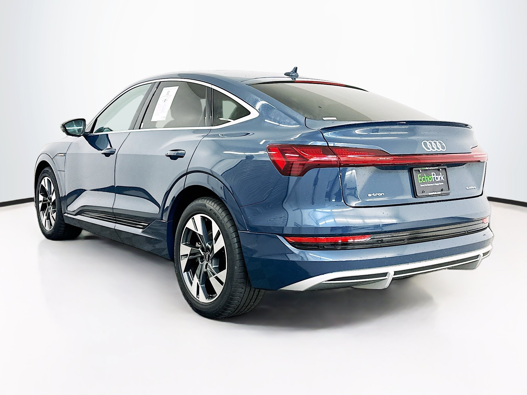 Used 2022 Audi e-tron Premium Plus w/ Premium Plus Package AWD/4WD image 5