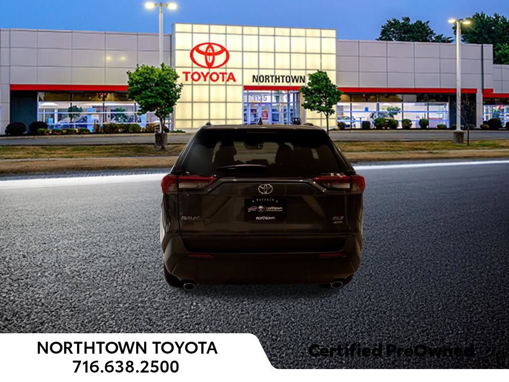 Used 2025 Toyota RAV4 XLE AWD/4WD image 12