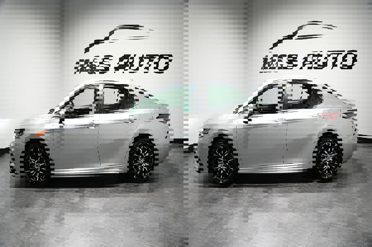 Used 2021 Toyota Camry SE w/ Carpet Mat Package (TMS) image 4