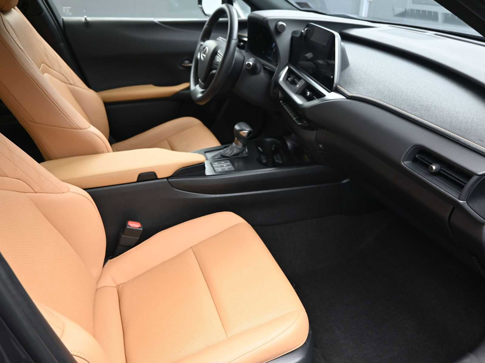 Used 2024 Lexus UX 250h AWD w/ Premium Package image 17