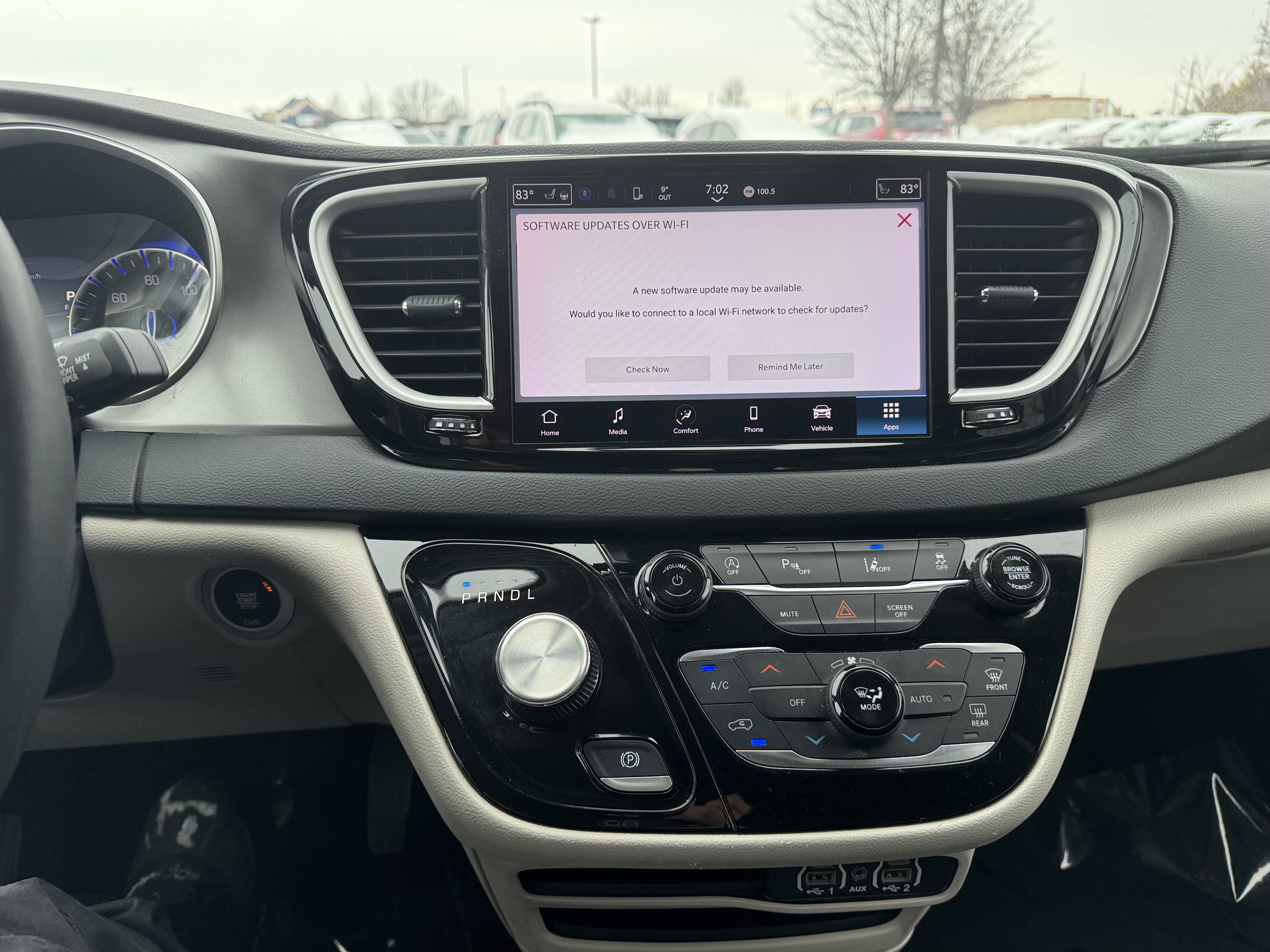 Used 2023 Chrysler Pacifica Touring-L image 22