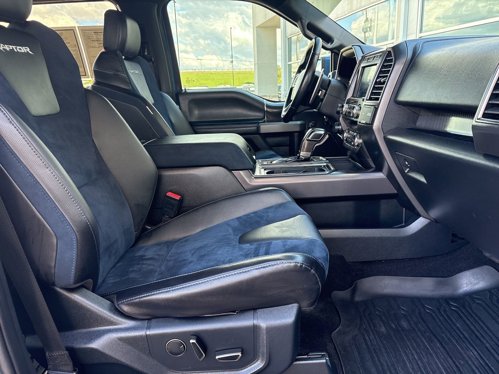 Used 2020 Ford F150 Raptor w/ Equipment Group 802A Luxury image 17