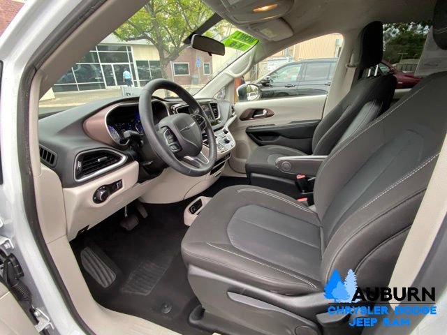 Used 2021 Chrysler Voyager L FWD image 33