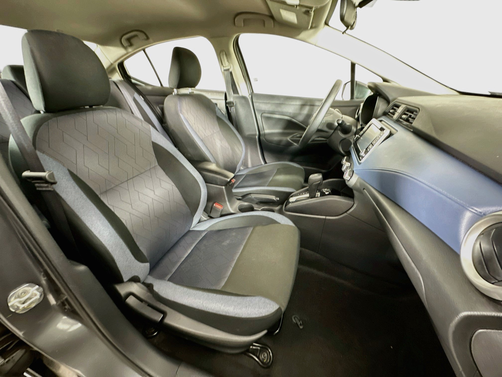 Used 2025 Nissan Versa SV FWD image 28