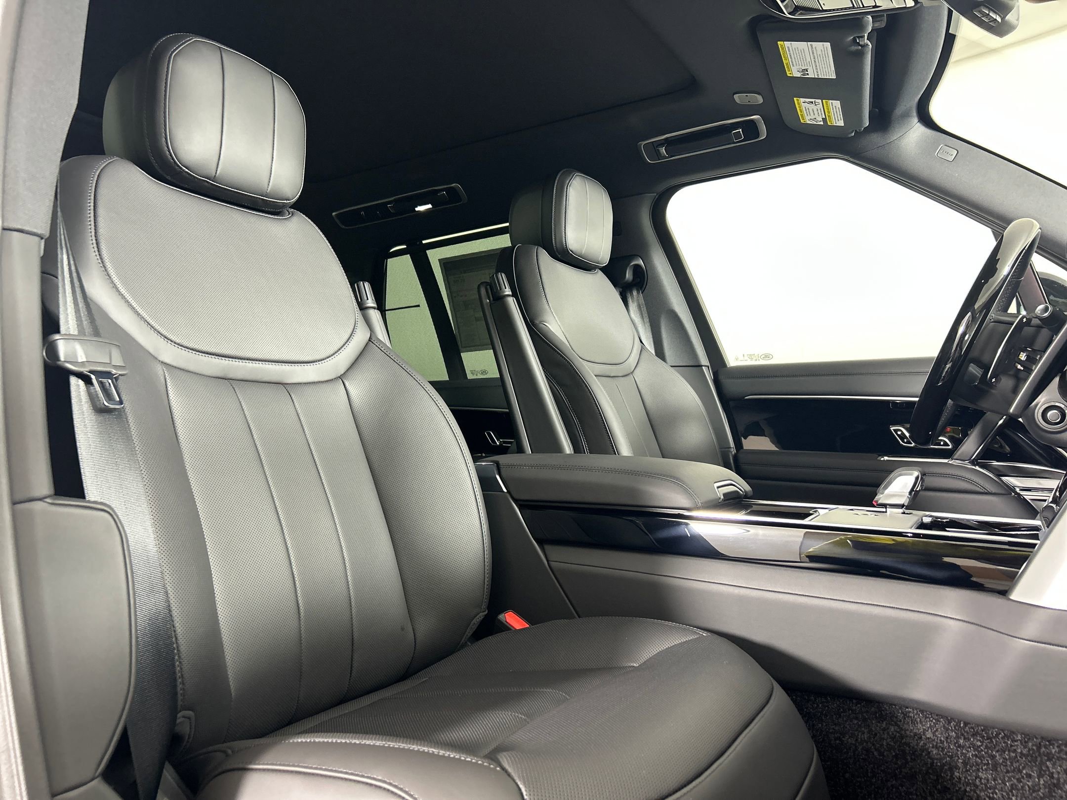 New 2025 Land Rover Range Rover SE image 19