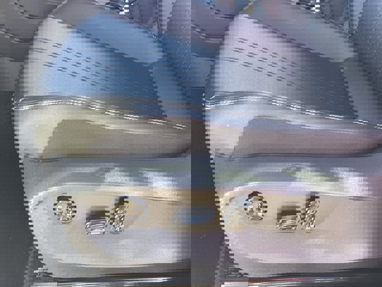 Used 2024 Volkswagen Tiguan SE image 24