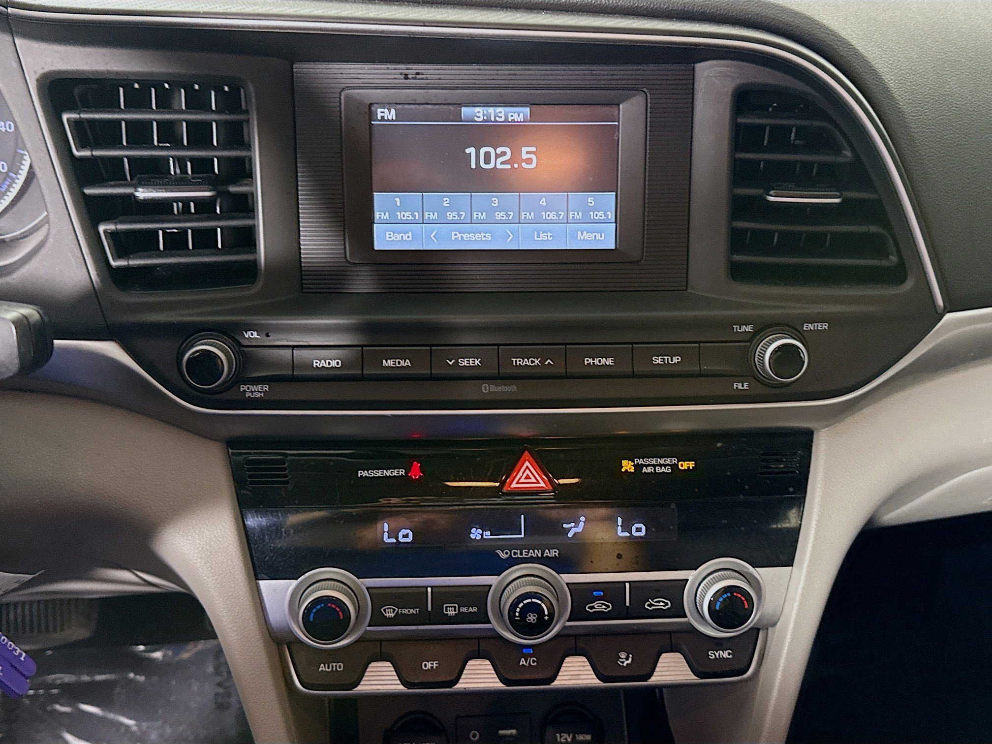 Used 2020 Hyundai Elantra SE FWD image 18