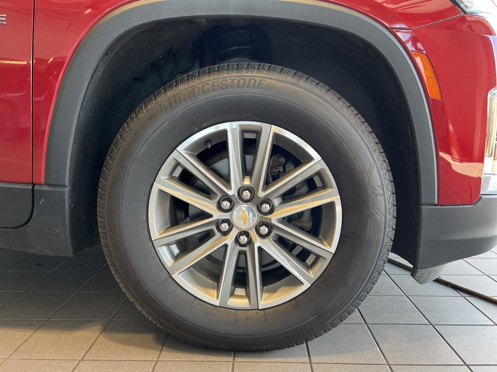 Used 2023 Chevrolet Traverse LT AWD/4WD image 9