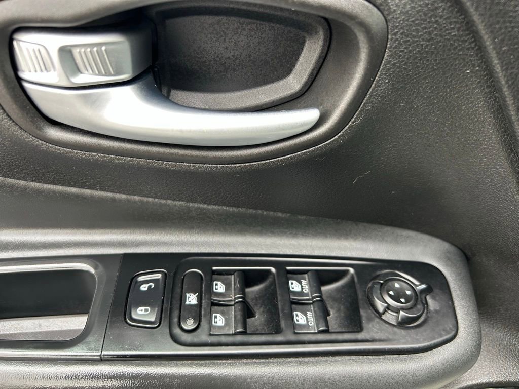 Used 2019 Jeep Renegade Altitude w/ Quick Order Package 2XM image 13