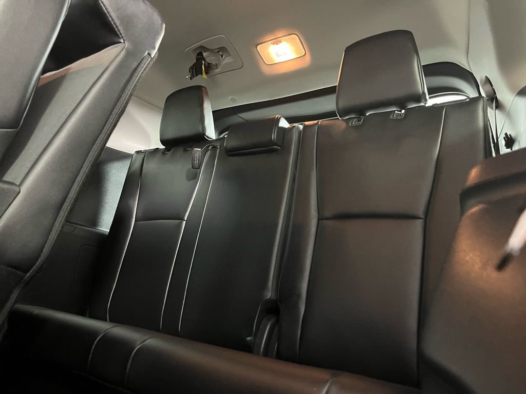 Used 2025 Toyota Highlander XLE image 42