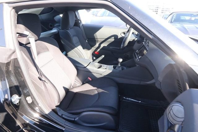 Used 2025 Nissan Z Sport w/ Floor Mat Package image 17