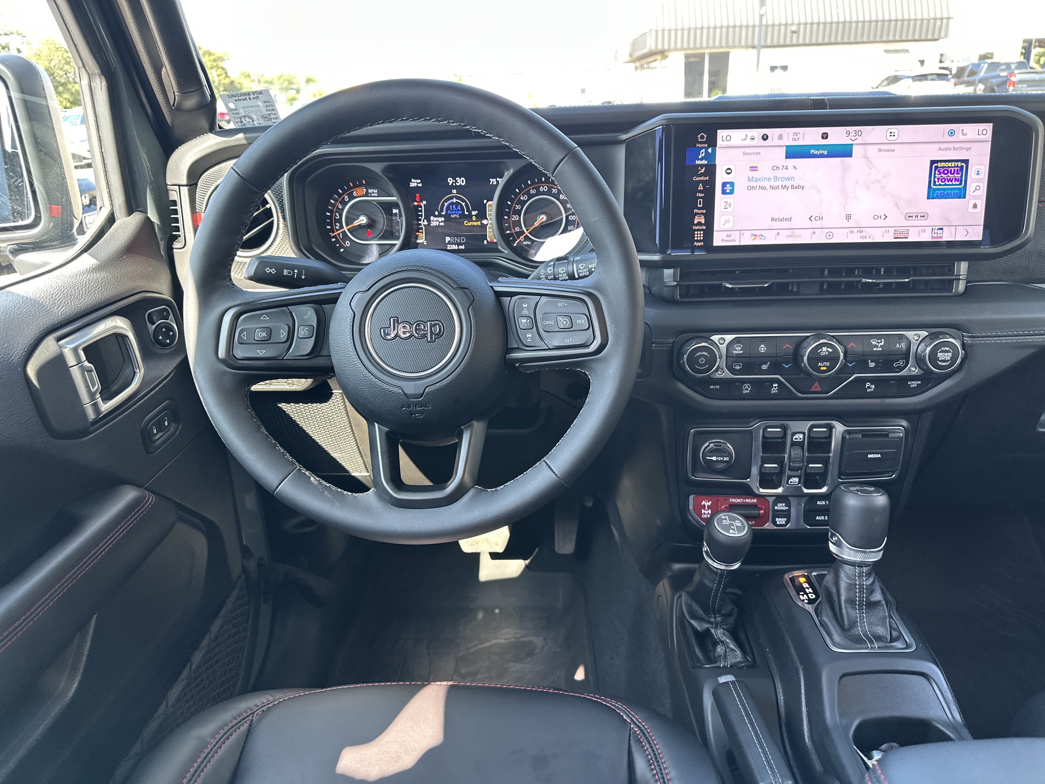 Used 2025 Jeep Wrangler Unlimited Rubicon AWD/4WD image 15