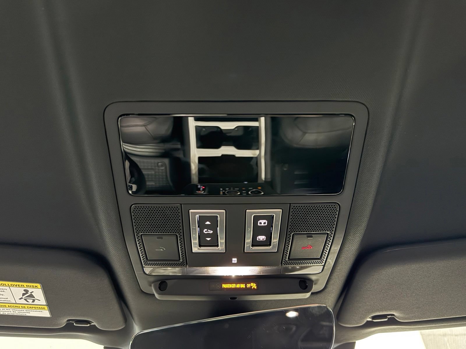 New 2026 Land Rover Defender 110 X-Dynamic SE AWD/4WD image 27