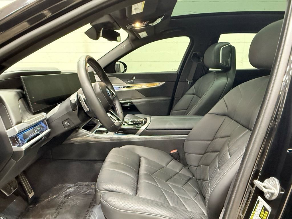 Used 2024 BMW i7 M70 w/ Premium Package image 35