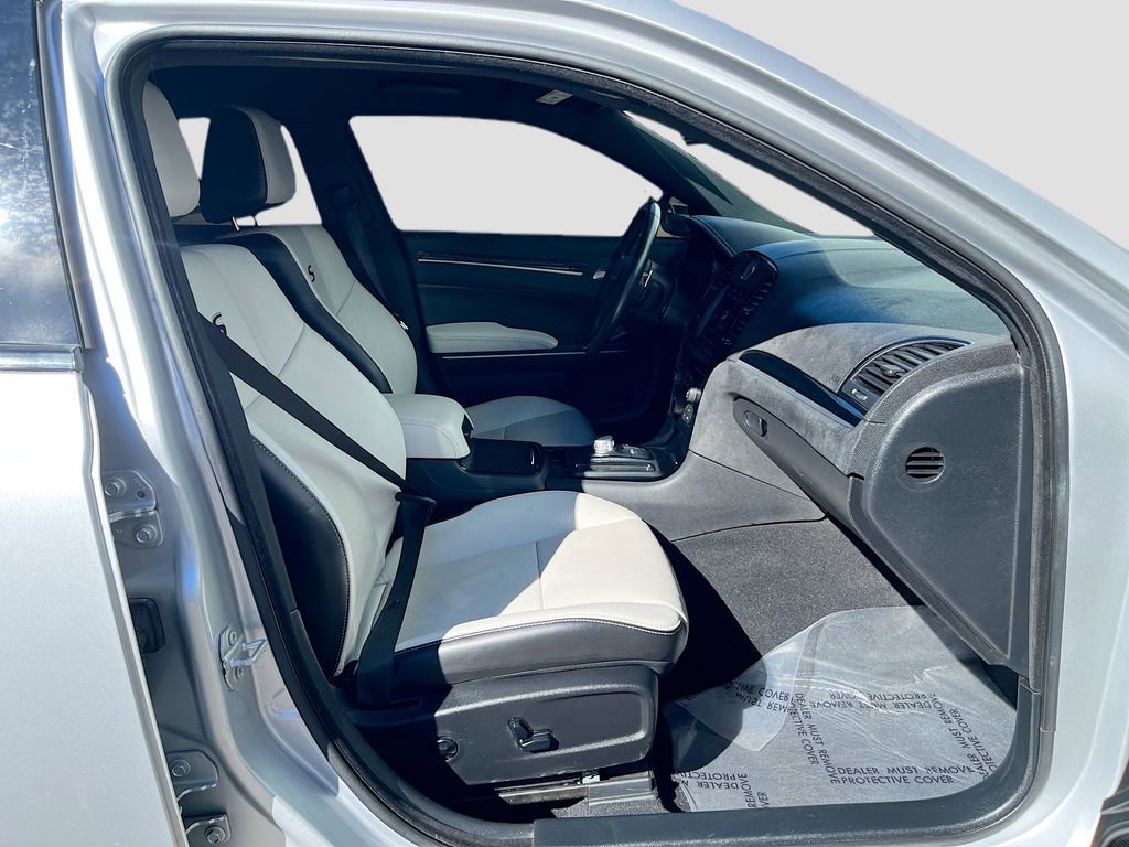 Used 2019 Chrysler 300 S w/ Safetytec Plus Group image 30