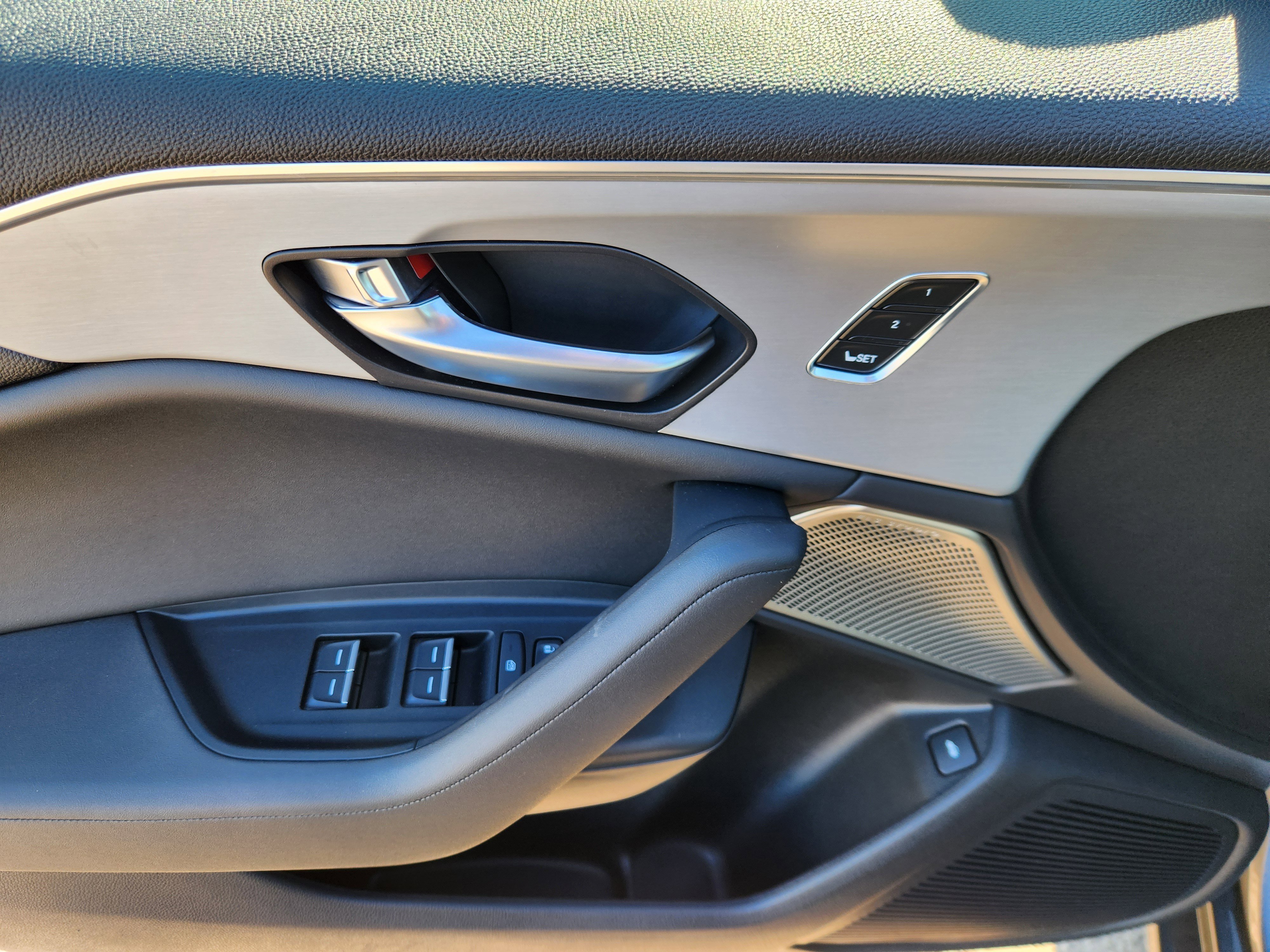 Certified 2025 Acura TLX w/ Technology Package image 18