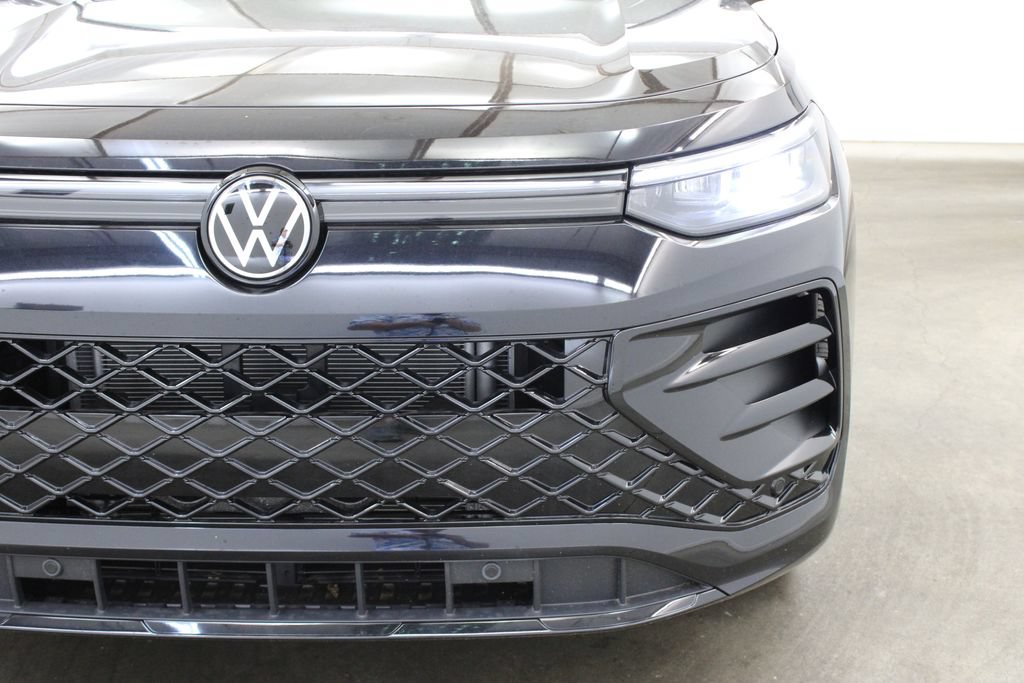New 2026 Volkswagen Tiguan SE R-Line FWD image 8