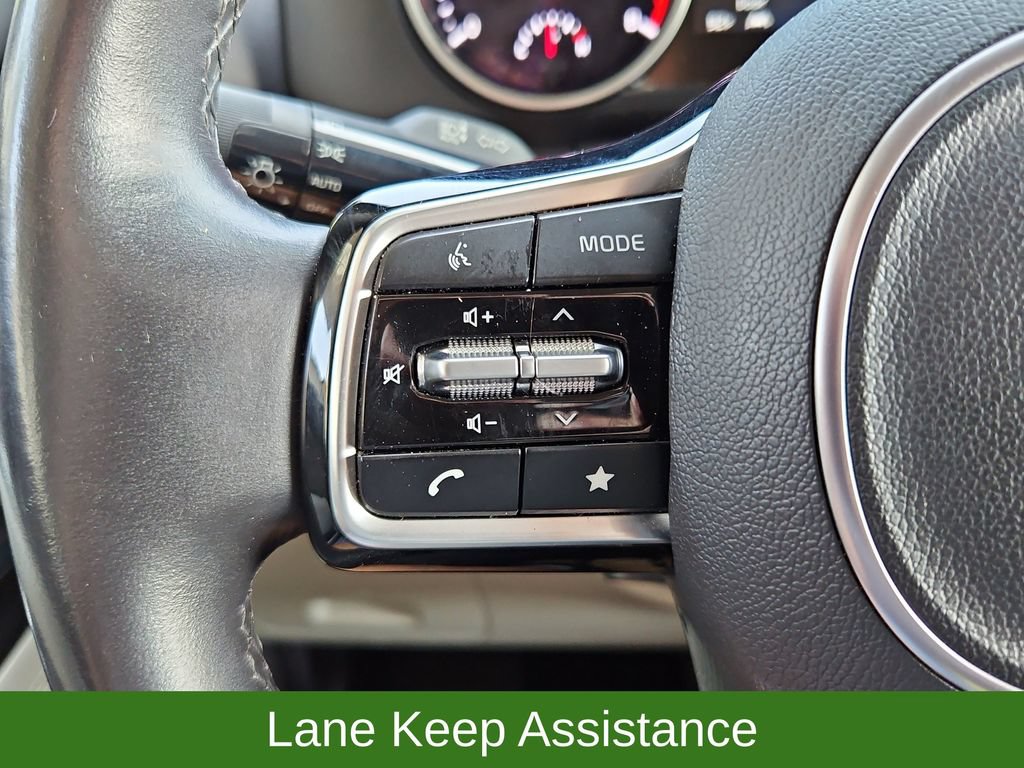 Used 2024 Kia Carnival LX FWD image 11
