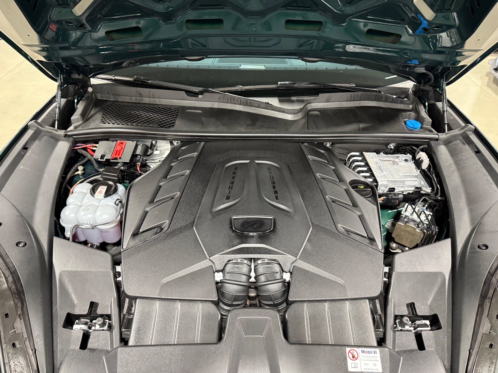 Used 2024 Porsche Cayenne S image 55