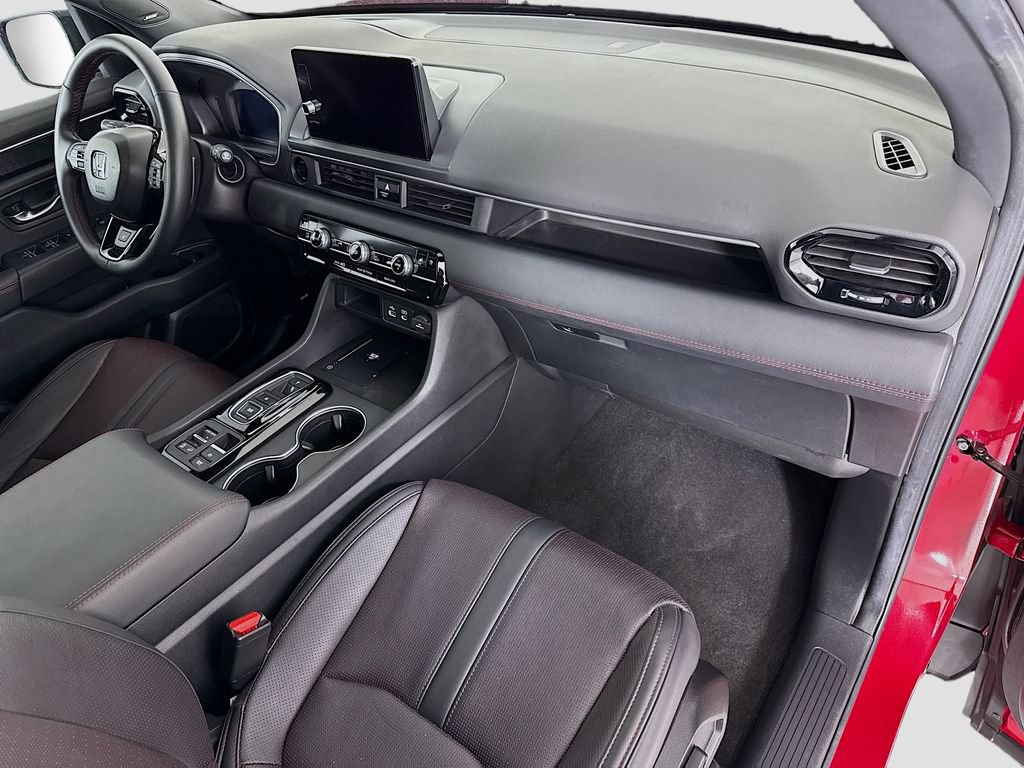 Certified 2025 Honda Pilot Black Edition image 17