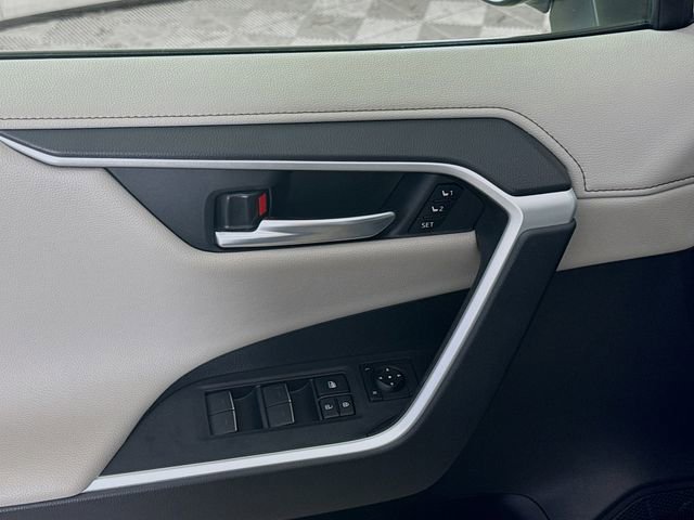 Used 2023 Toyota RAV4 Limited image 17