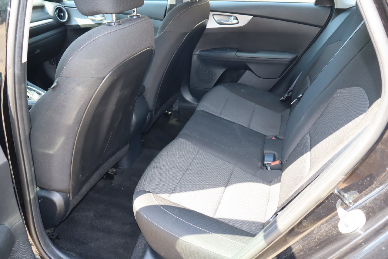 Used 2022 Kia Forte LXS FWD image 5
