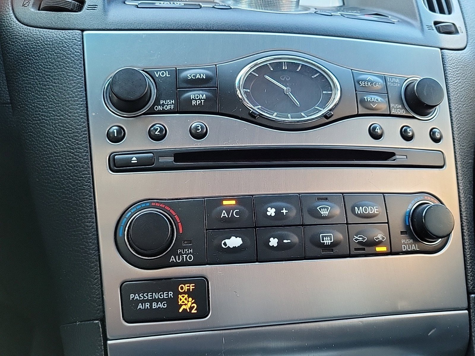 Used 2015 INFINITI Q40 AWD image 23