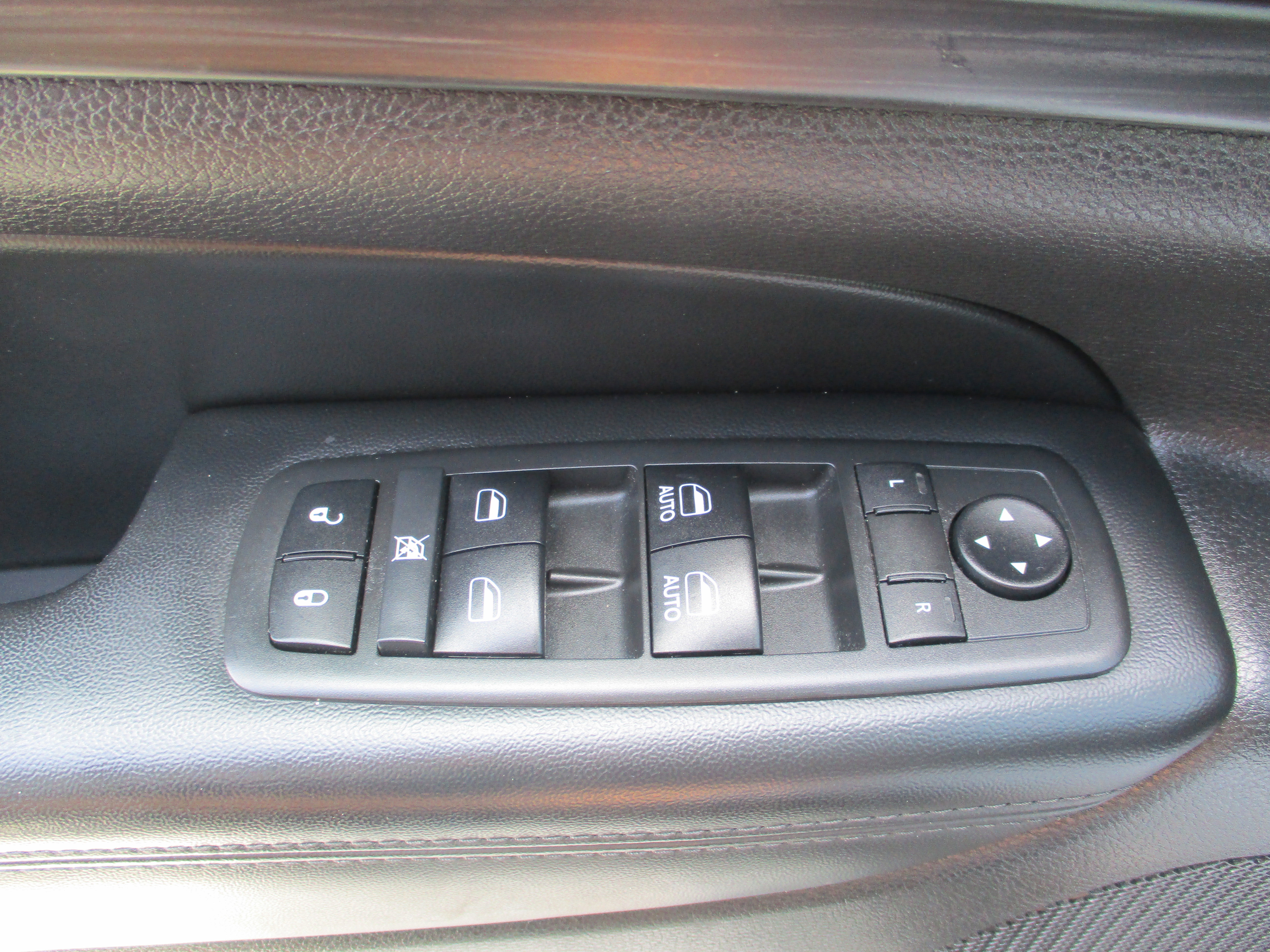 Used 2019 Jeep Grand Cherokee Altitude RWD image 14