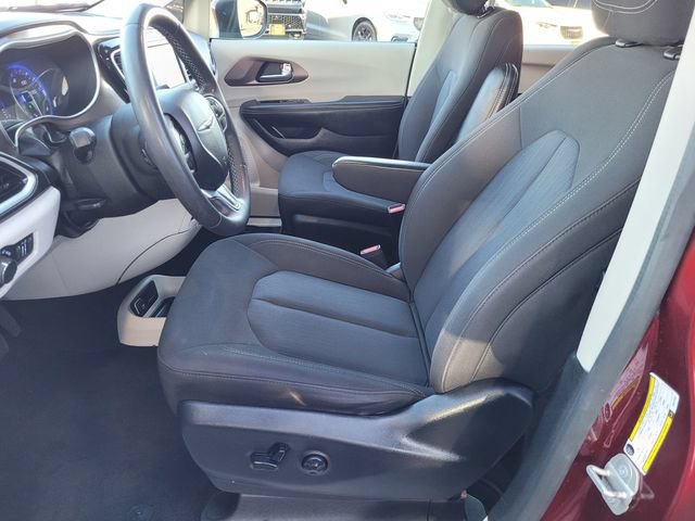Certified 2023 Chrysler Voyager LX FWD image 15