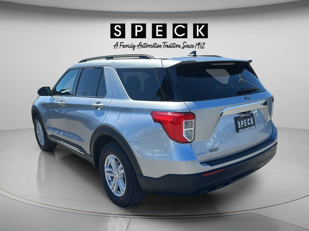 Used 2022 Ford Explorer XLT AWD/4WD image 3