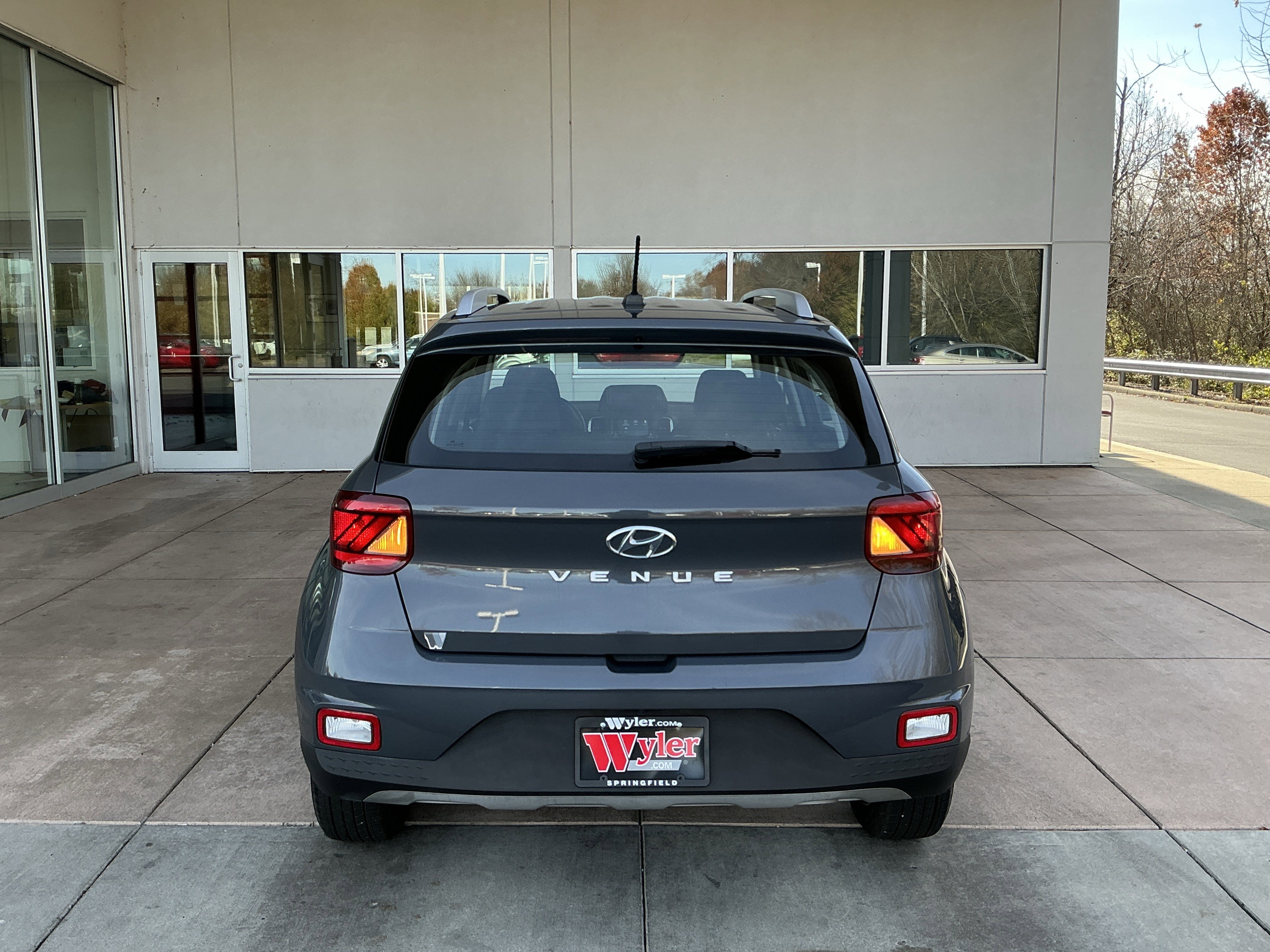 Used 2023 Hyundai Venue SEL image 21