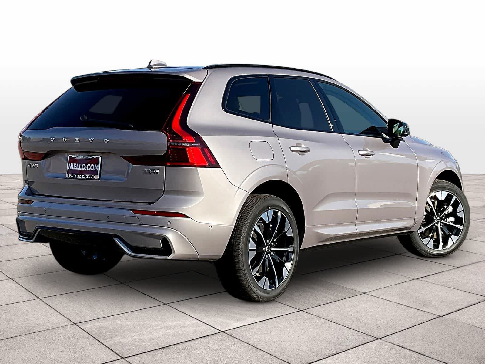 New 2026 Volvo XC60 T8 Plus w/ Climate Package PRO AWD/4WD image 4