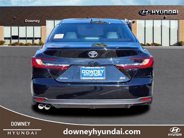 Used 2025 Toyota Camry SE image 4