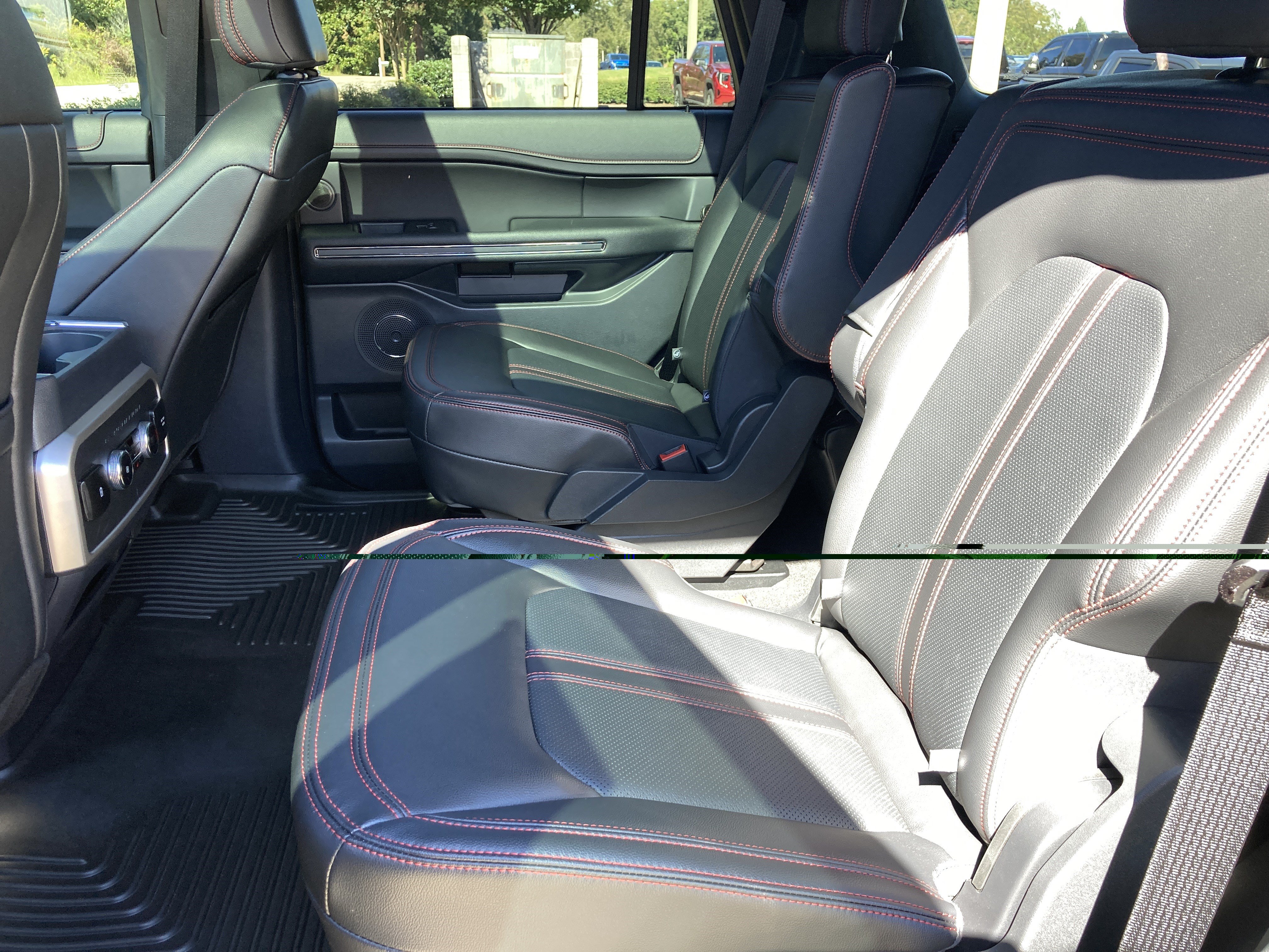 Used 2024 Ford Expedition Limited RWD image 16