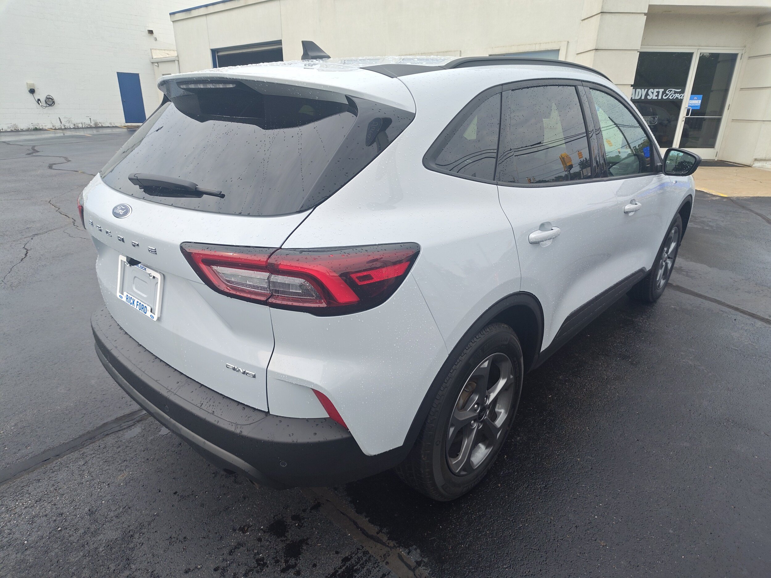 Used 2025 Ford Escape ST-Line w/ Tech Pack #1 AWD/4WD image 3