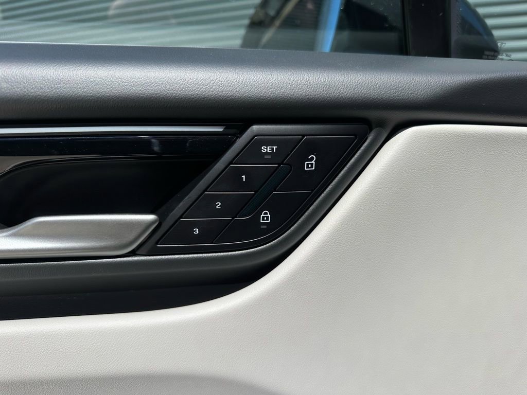 Used 2026 Porsche Macan 4 Electric AWD/4WD image 20