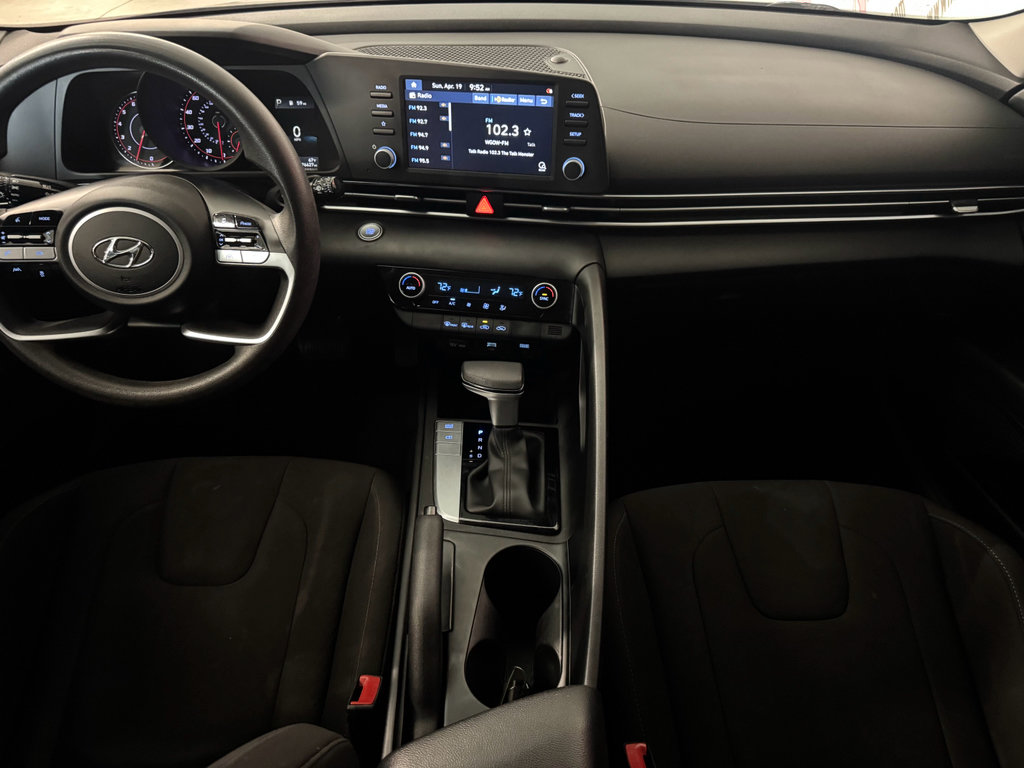 Used 2022 Hyundai Elantra SEL FWD image 19