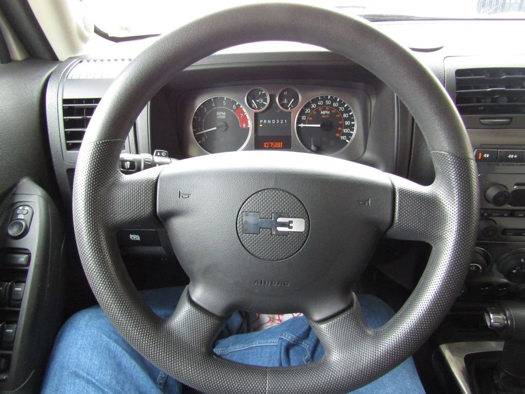 Used 2007 HUMMER H3 w/ Chrome Appearance Package AWD/4WD image 16
