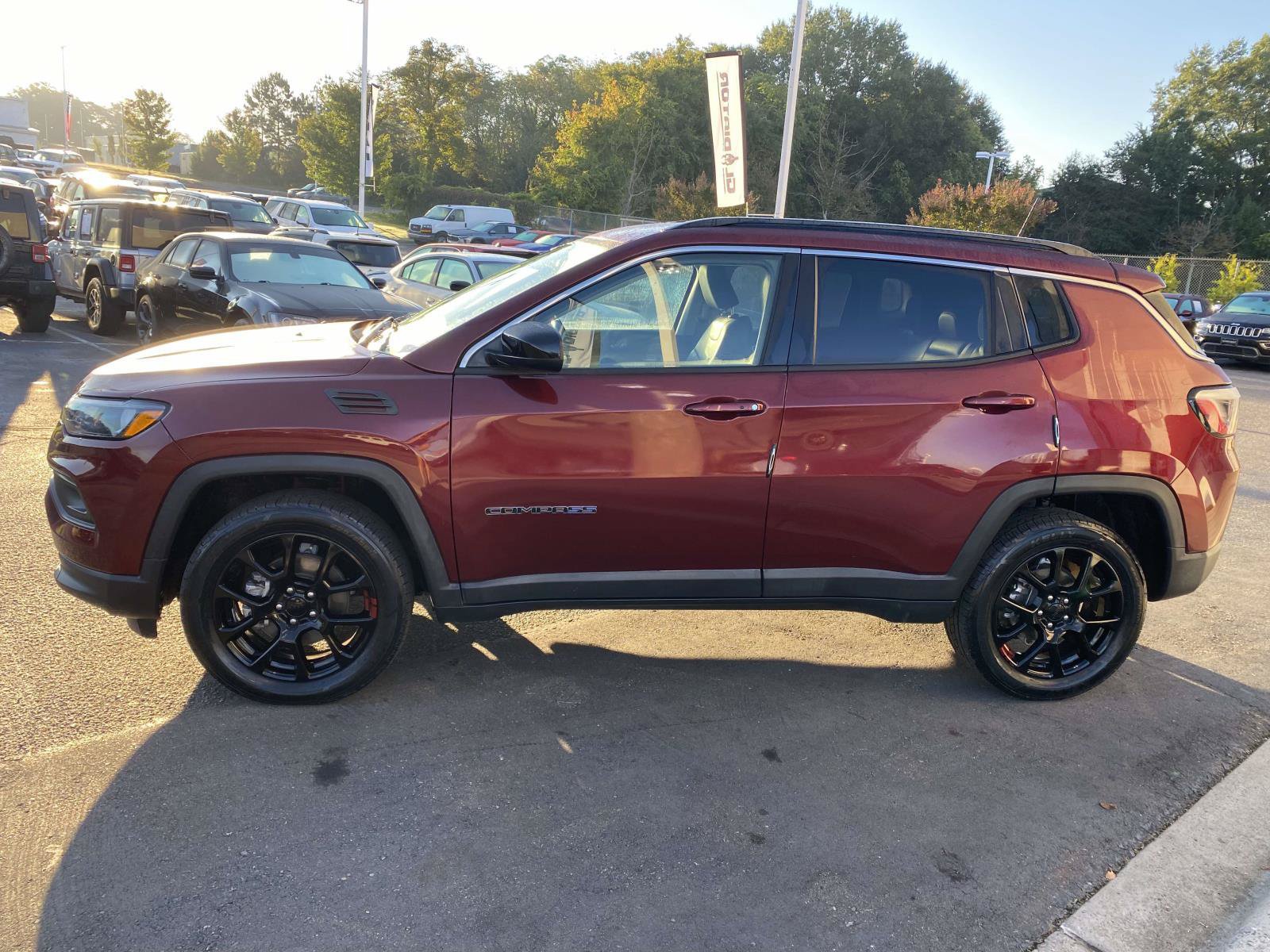Used 2022 Jeep Compass Latitude AWD/4WD image 6