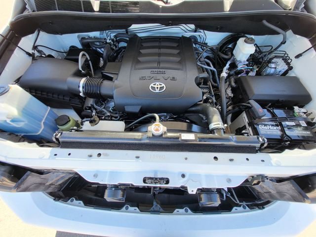 Used 2018 Toyota Sequoia SR5 w/ Premium Package image 11