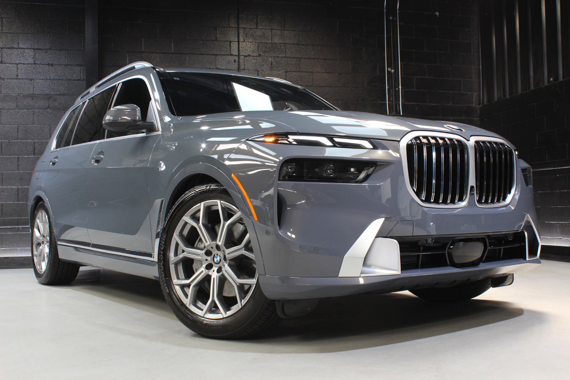 Used 2024 BMW X7 xDrive40i w/ Climate Comfort Package image 6
