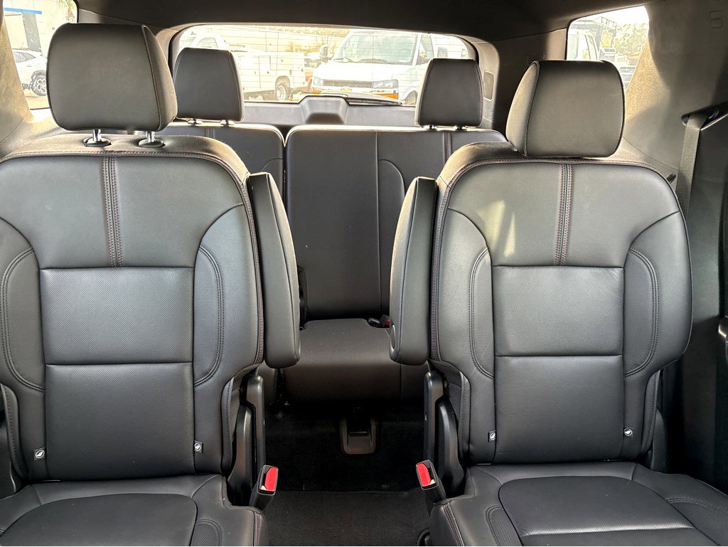 Used 2023 Chevrolet Traverse RS image 39