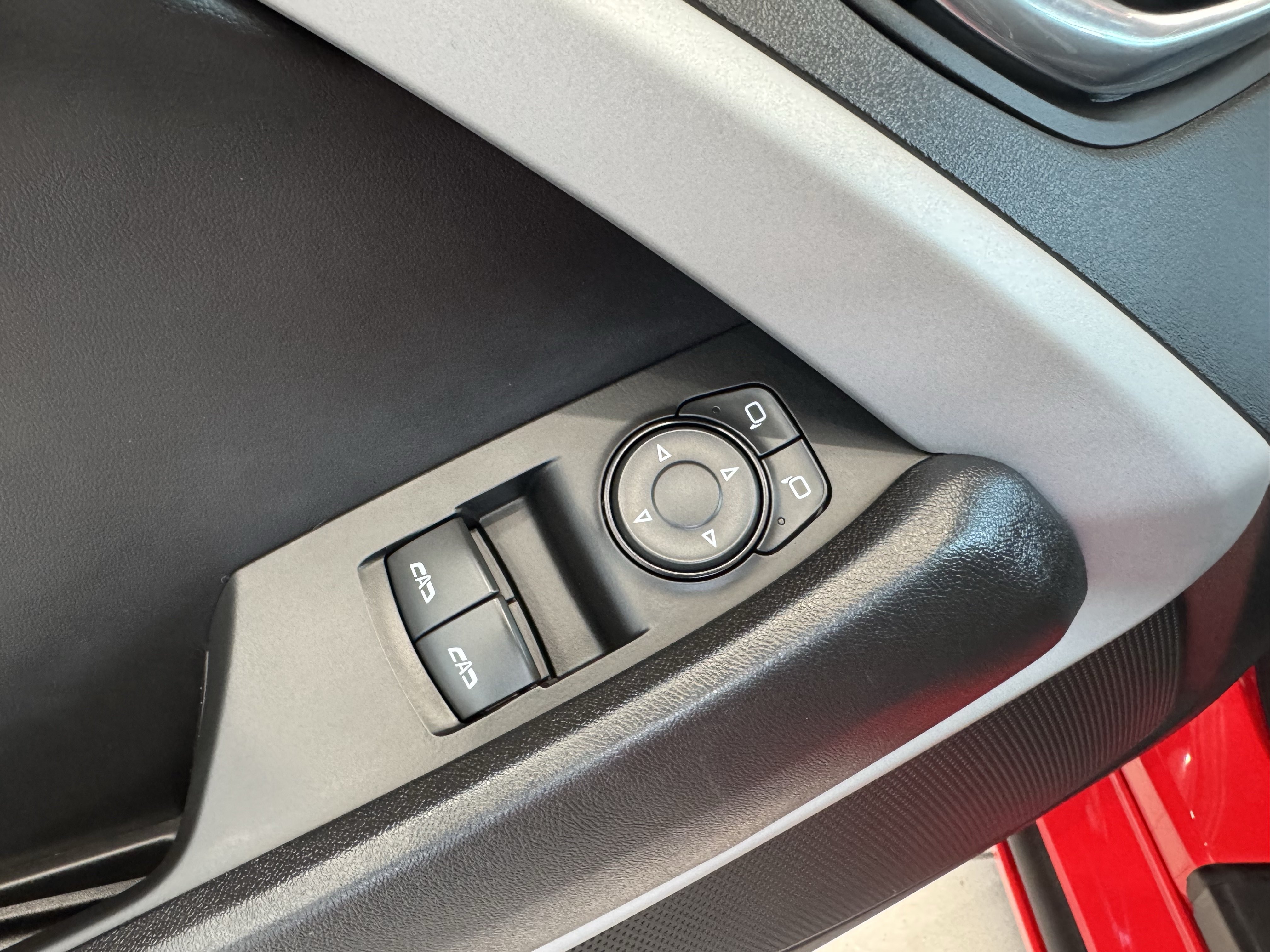 Used 2018 Chevrolet Camaro SS RWD image 11