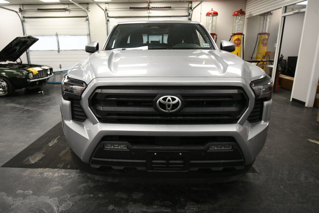 Used 2024 Toyota Tacoma SR5 image 2