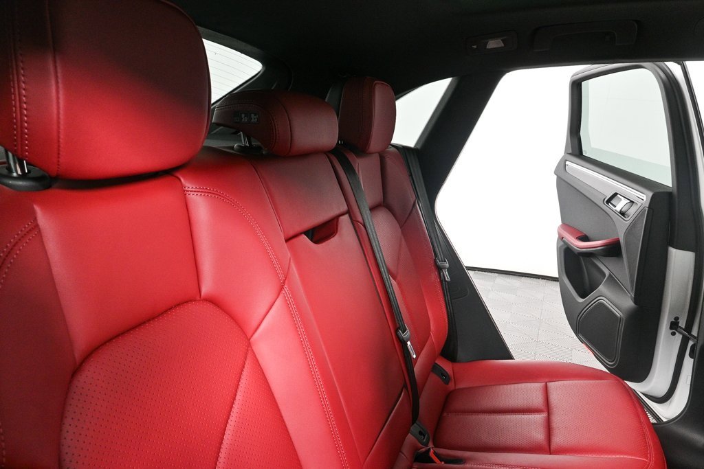 Certified 2025 Porsche Macan image 22